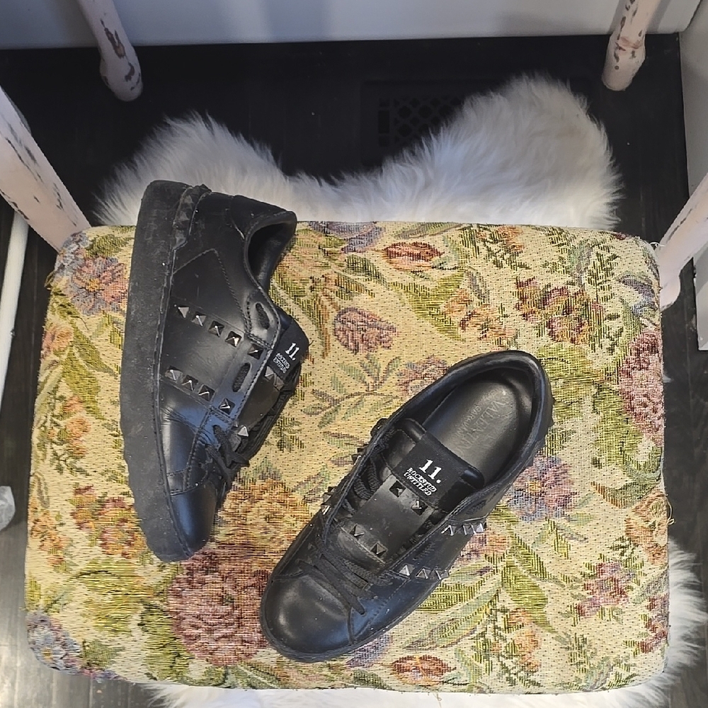 VALENTINO Black Studded Sneakers